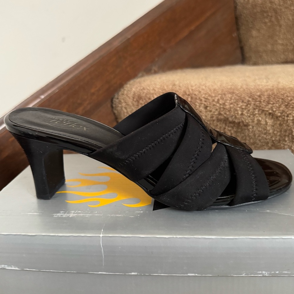 MODA REFLEX Black Open Toe Sandals Heels 9 FLOOR MODEL NEW